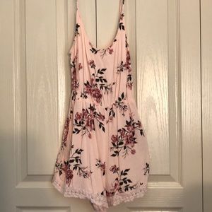 Kendall & Kylie blush floral ROMPER w lace trim